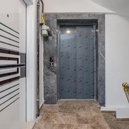 Central And Cozy Flat W Balcony And Acs In شقة *