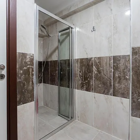 Central And Cozy Flat W Balcony And Acs In شقة بورصة