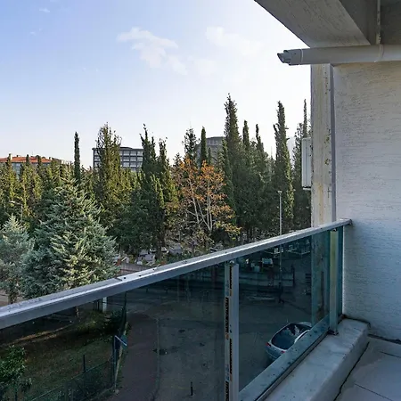 شقة Central And Cozy Flat W Balcony And Acs In *